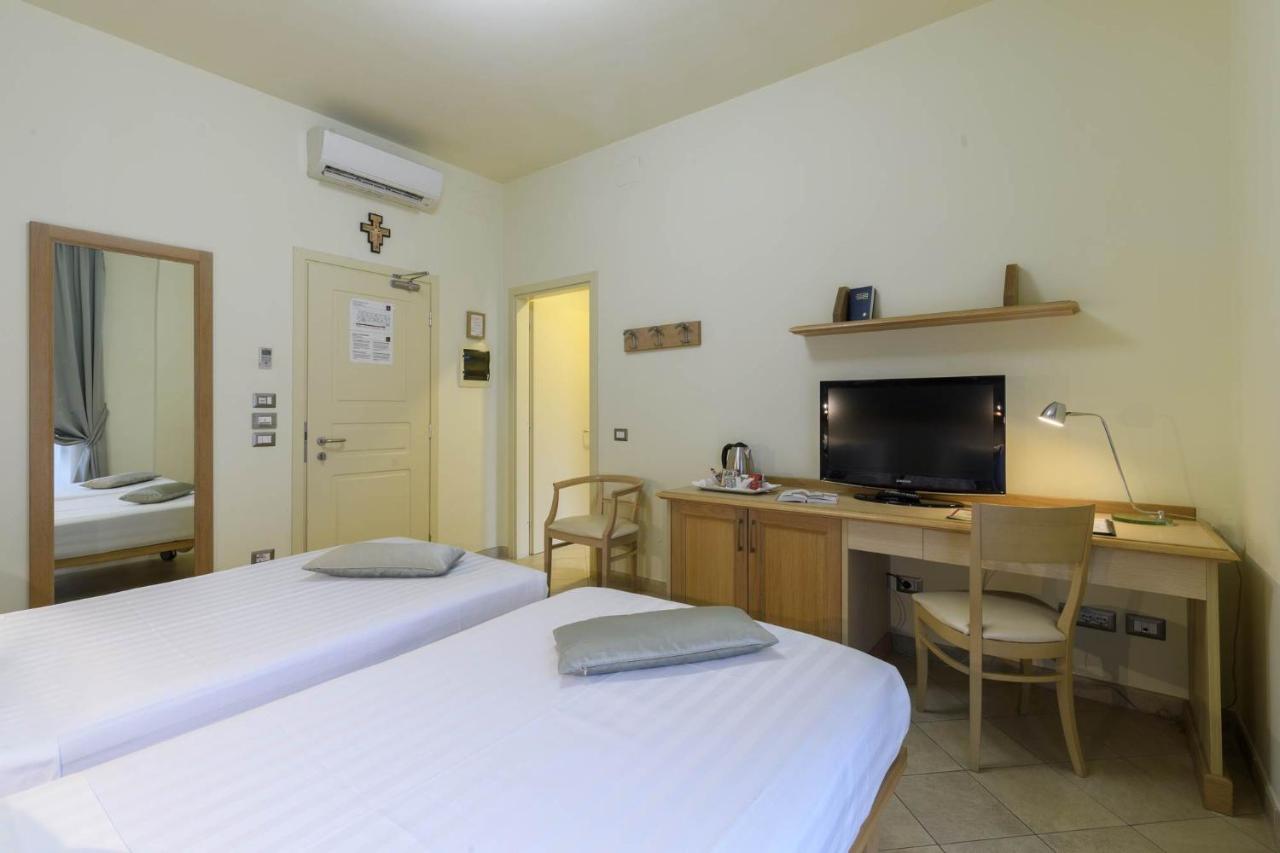 Domus Australia Hotel 4*