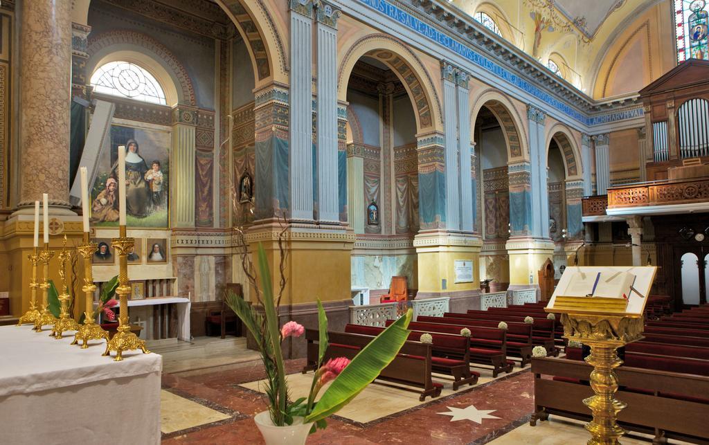 Domus Australia Hotel 4*
