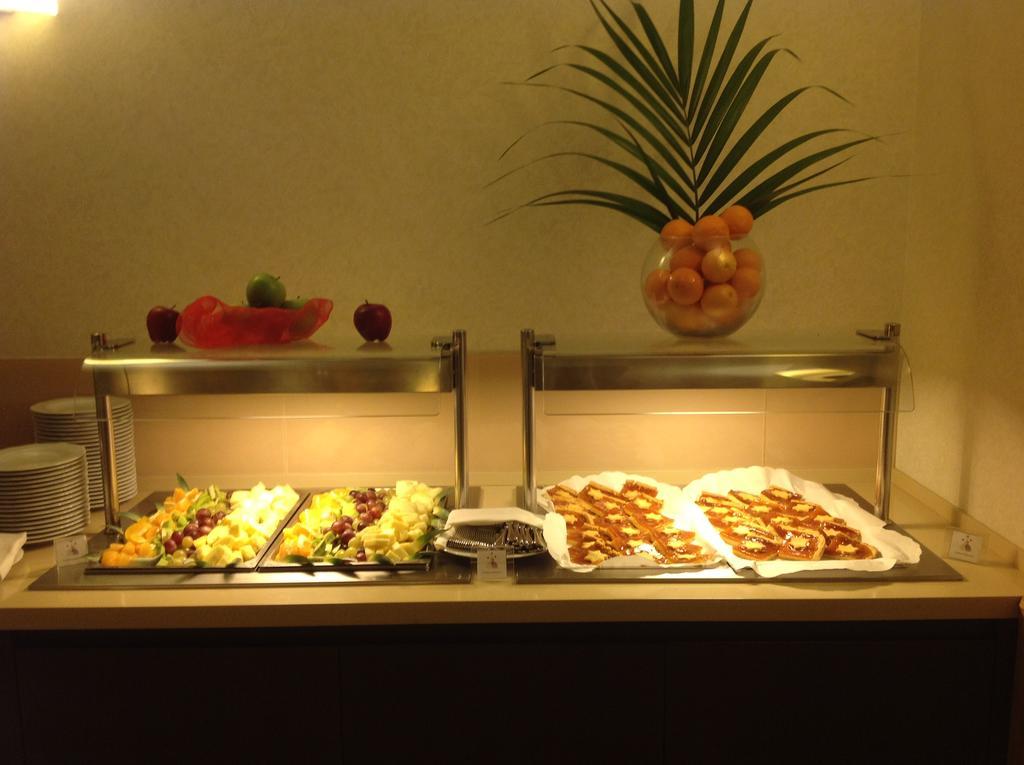 Domus Australia Hotel 4*